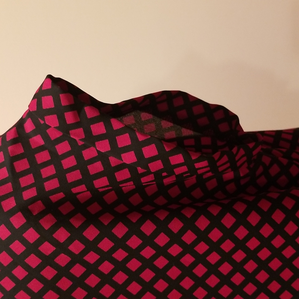 Pleione Short Sleeve Blouse with red pattern, size XS - Picture 5 of 13